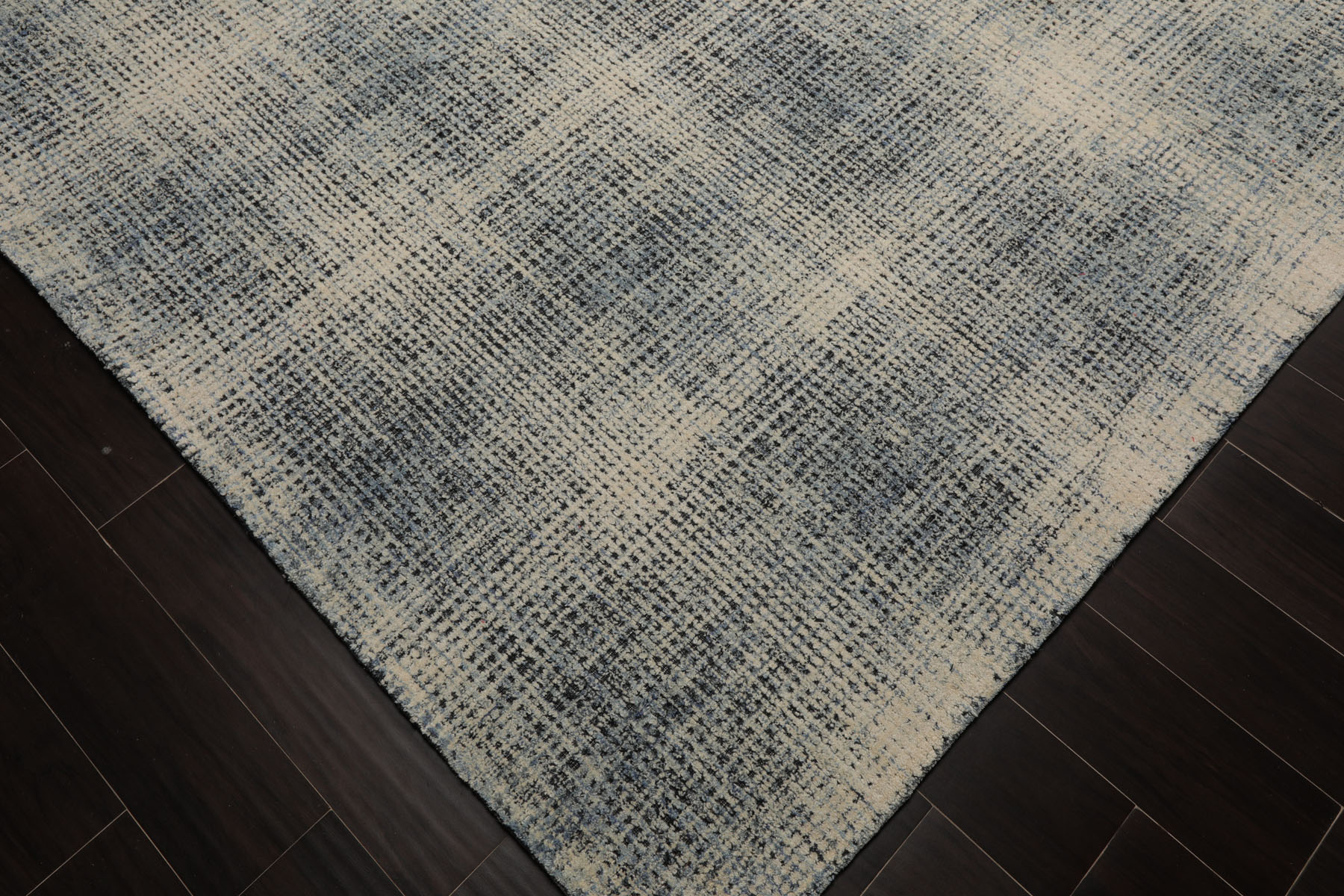 Alfombra contemporánea LoomBloom multi tamaño a cuadros 100 % lana enganchada a mano marfil aguamarina - Imagen 27 de 30