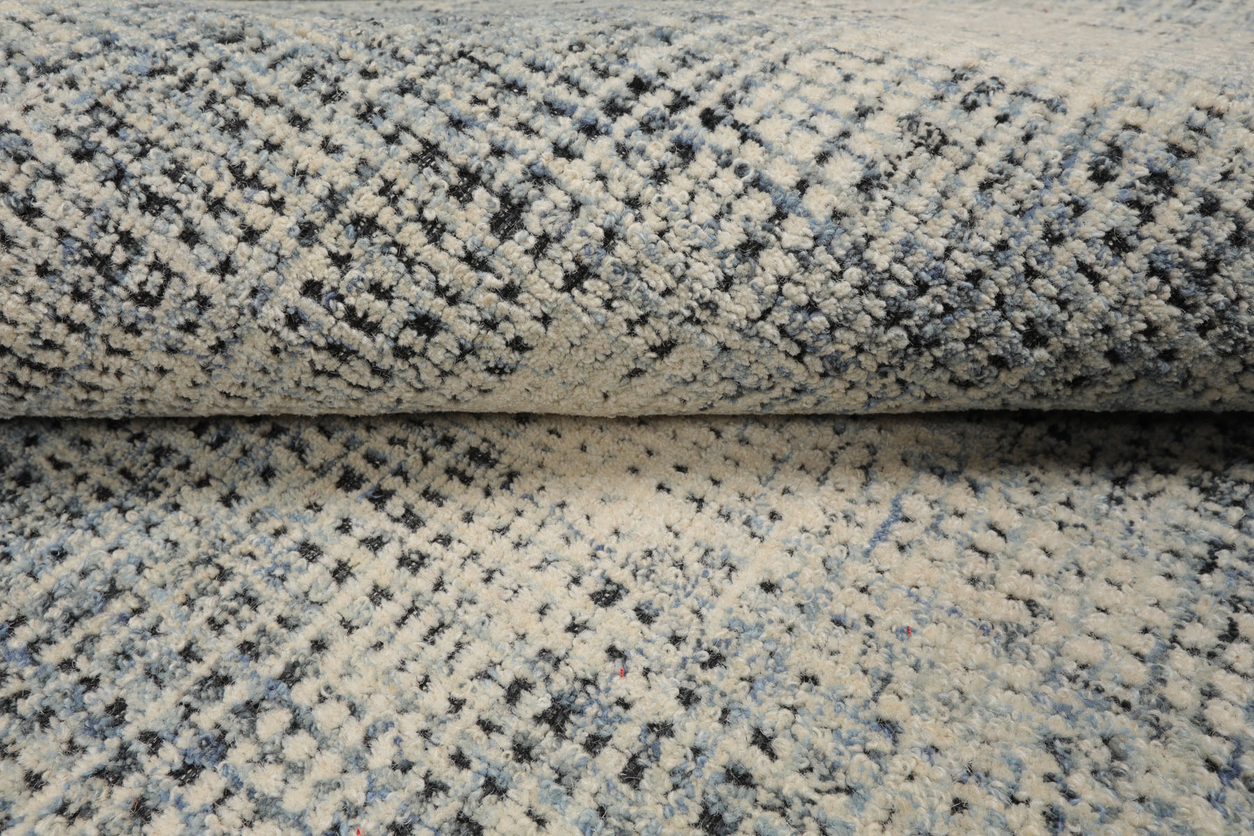 Alfombra contemporánea LoomBloom multi tamaño a cuadros 100 % lana enganchada a mano marfil aguamarina - Imagen 25 de 30