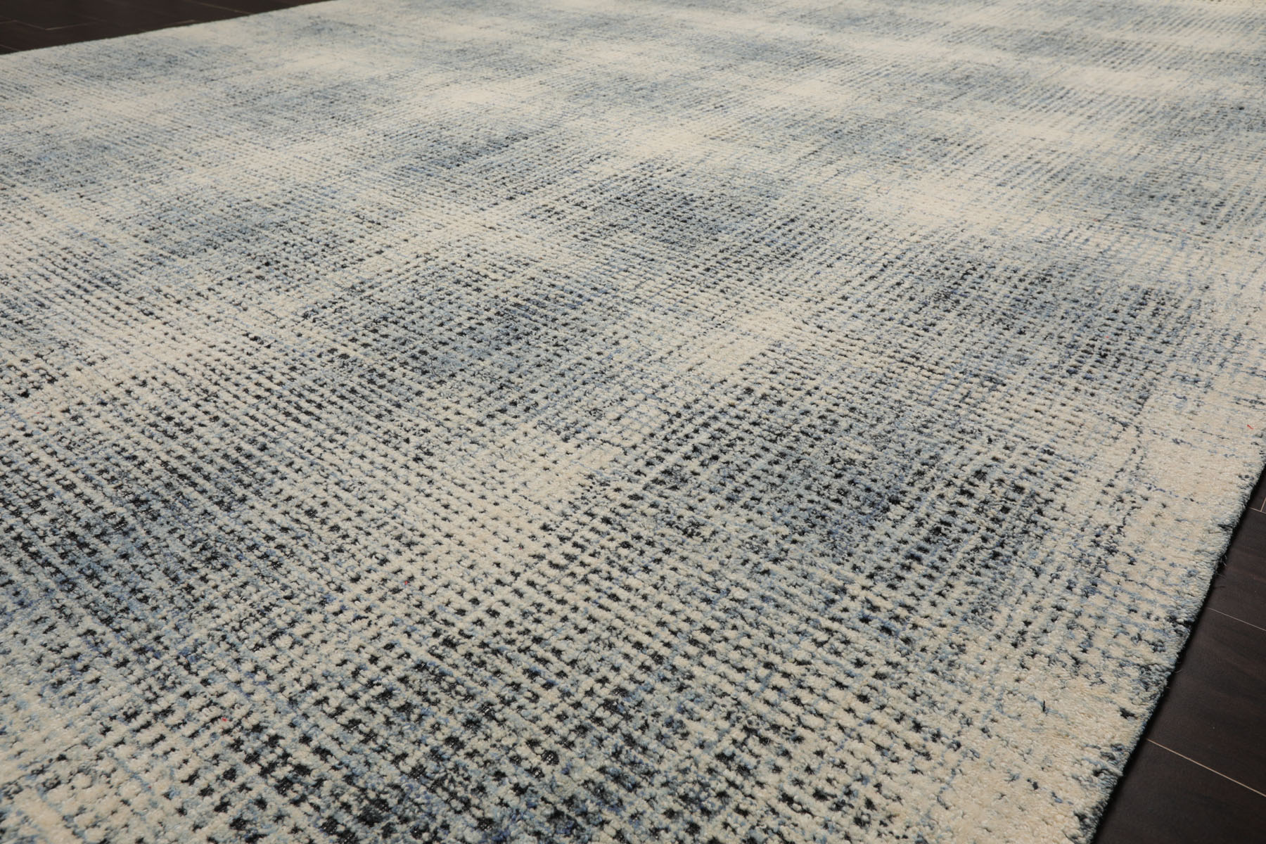 Alfombra contemporánea LoomBloom multi tamaño a cuadros 100 % lana enganchada a mano marfil aguamarina - Imagen 24 de 30